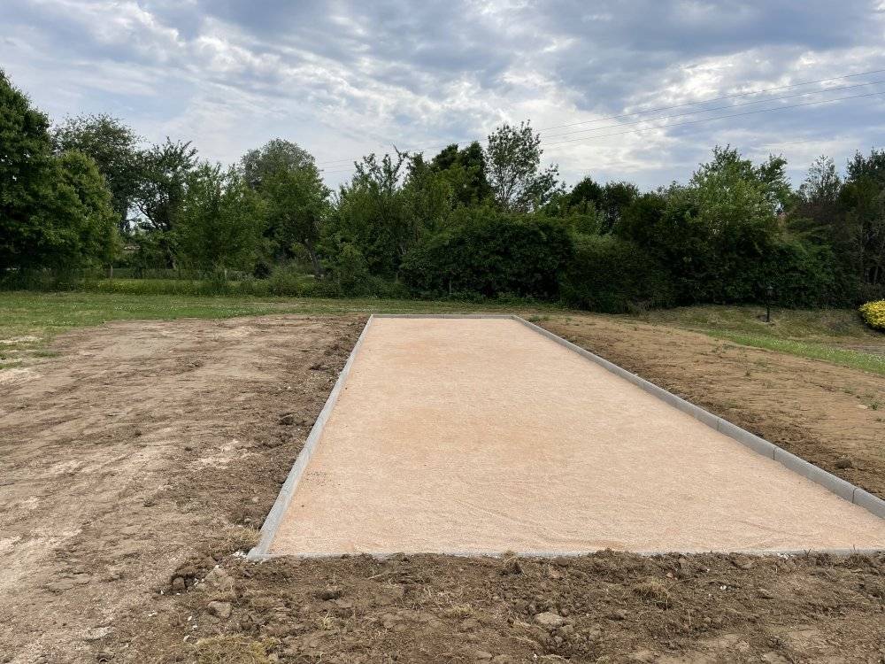Terrassement pour un terrai de pétanque
