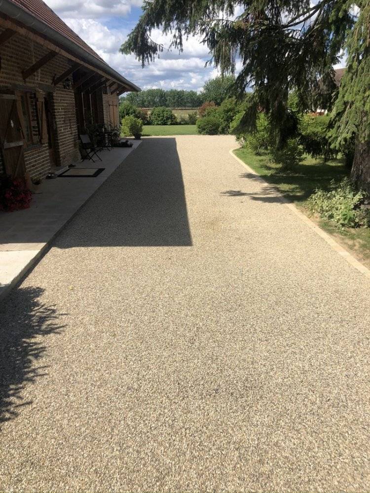 Création d'allées et cours en gravillons